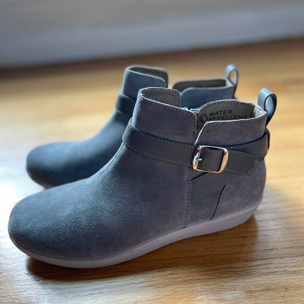 Vionic Gray Ankle Boots Water Repellent Comfort Orthotic Buckle Booties Sz 7.5 - Picture 2 of 8